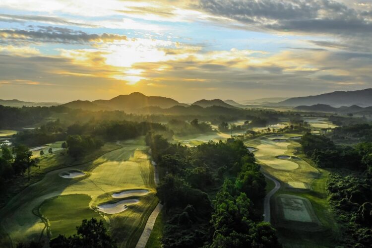 Vietnam Golf Coast Going Down Under - TRAVELINDEX